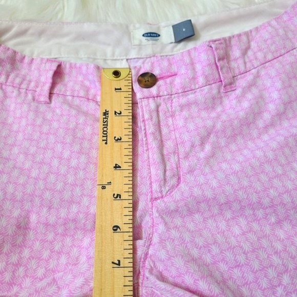 Old Navy Short pink with pineapples print,size 4 - Picture 4 of 6